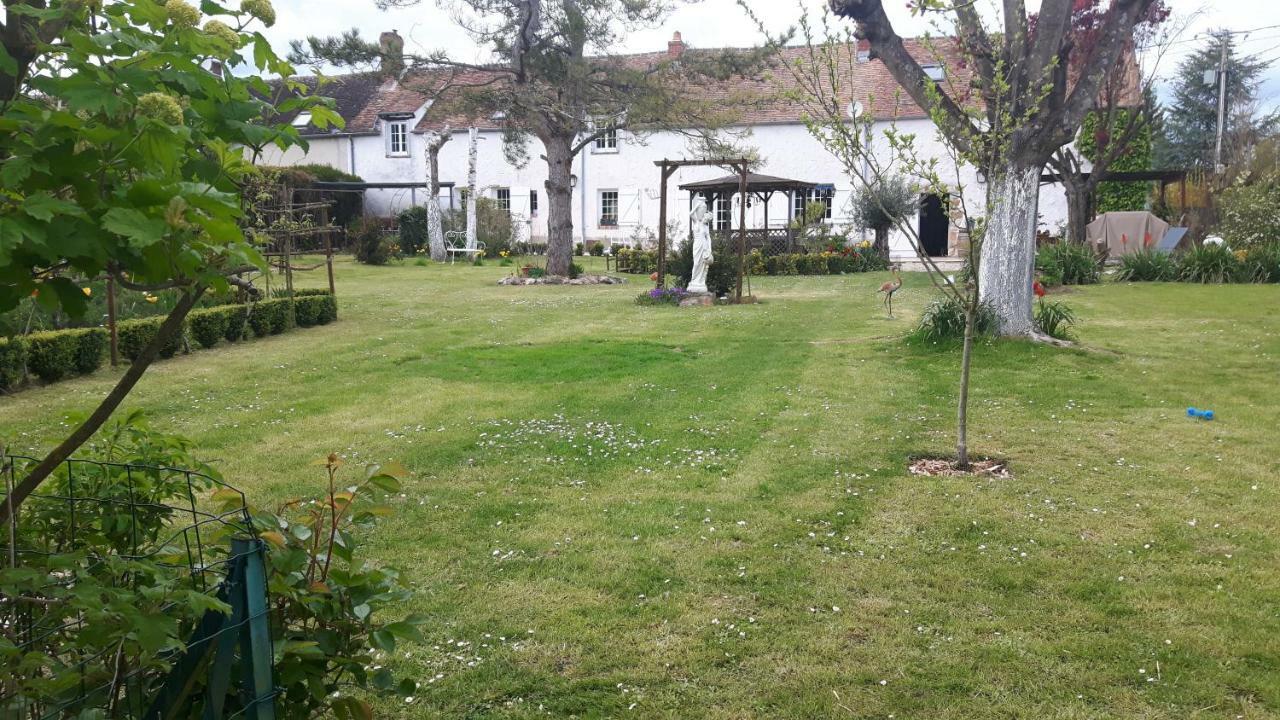 Bed and Breakfast La longere Des Glycines Egligny Exterior foto