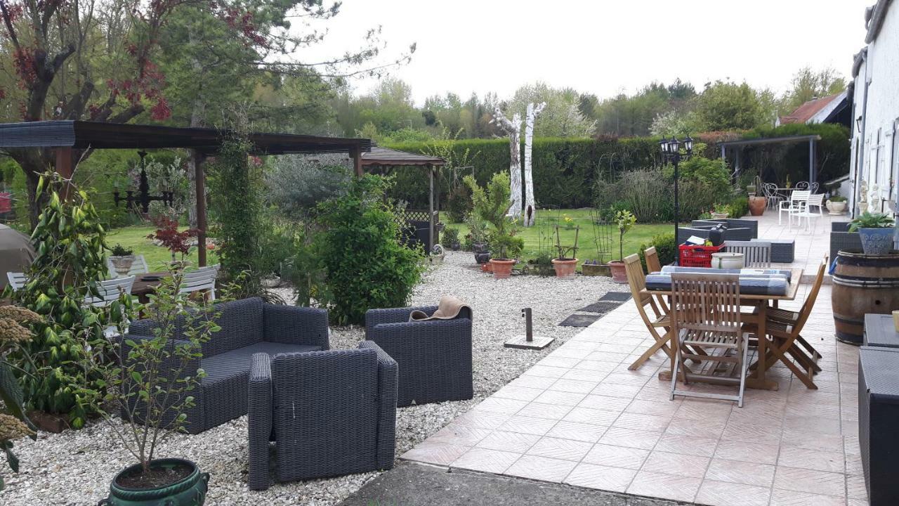 Bed and Breakfast La longere Des Glycines Egligny Exterior foto