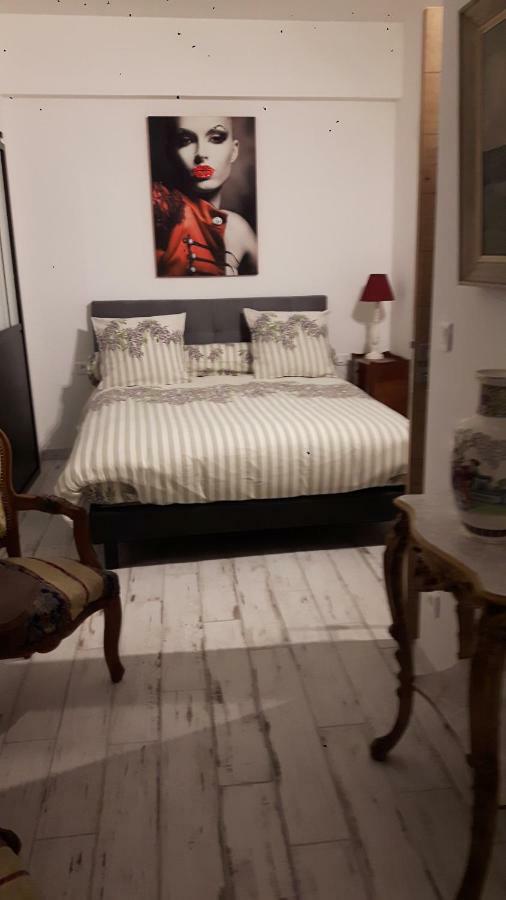 Bed and Breakfast La longere Des Glycines Egligny Exterior foto